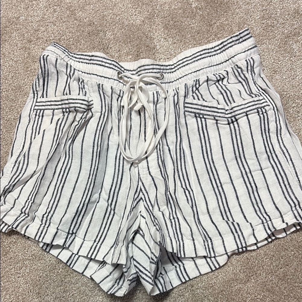 GAP High Waist Black and White Shorts